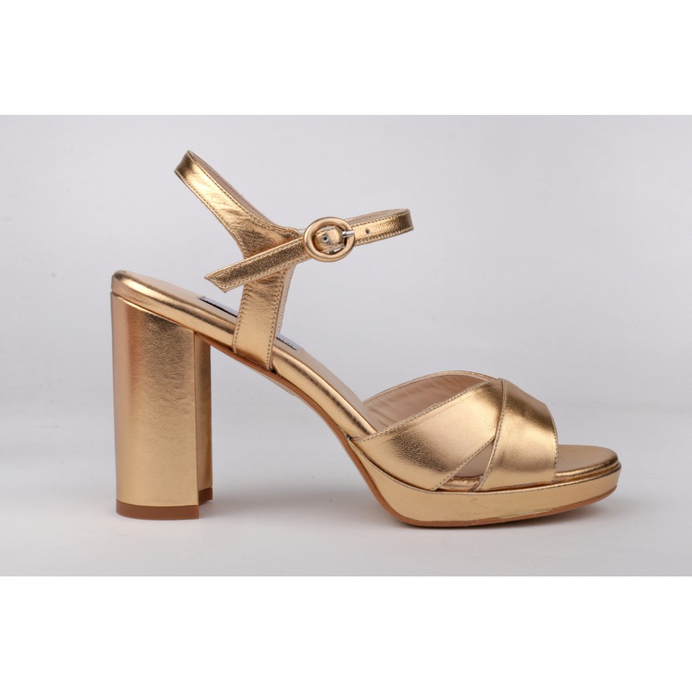 Brilla con estilo: Zapatos de fiesta dorados con plataforma para deslumbrar en cualquier ocasión