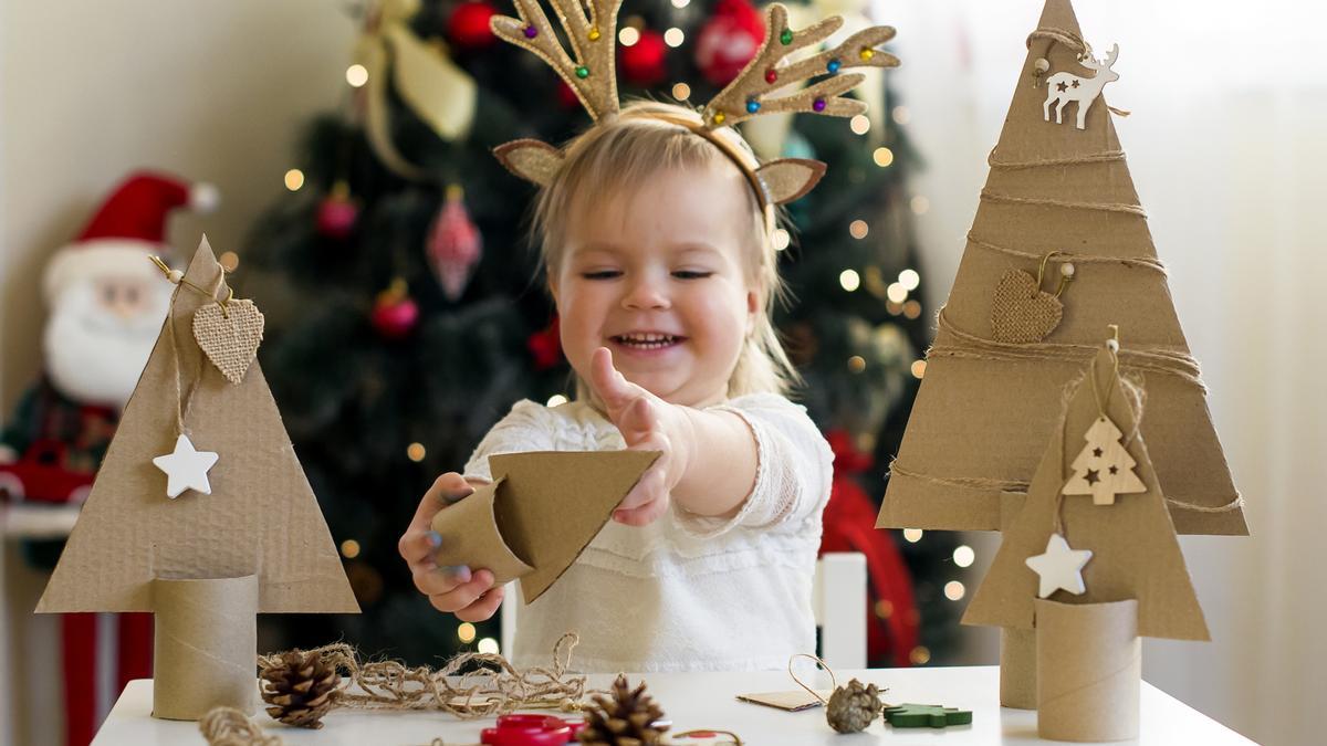Descubre cómo hacer un árbol de Navidad de cartón: una alternativa sostenible y creativa